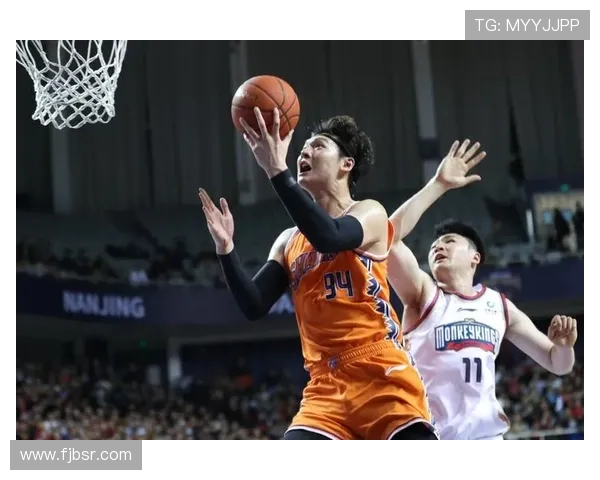 纳托尔半场17分钟高效8中5砍12分展现冲击力并送1次抢断